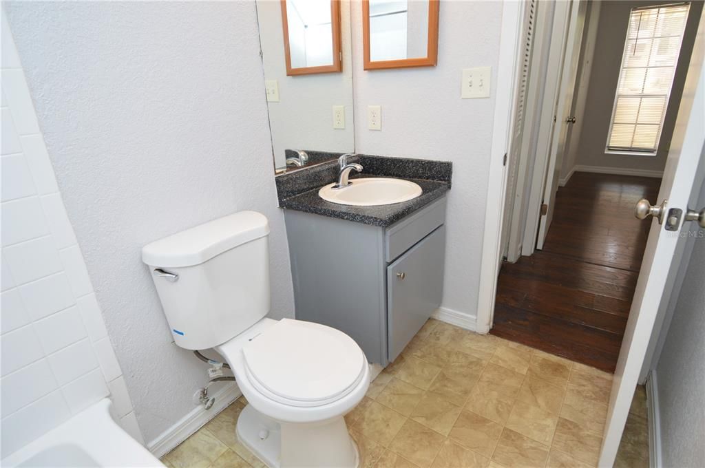 Active With Contract: $1,465 (1 beds, 1 baths, 822 Square Feet)