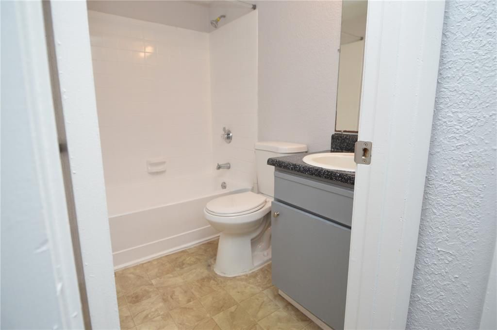 Active With Contract: $1,465 (1 beds, 1 baths, 822 Square Feet)