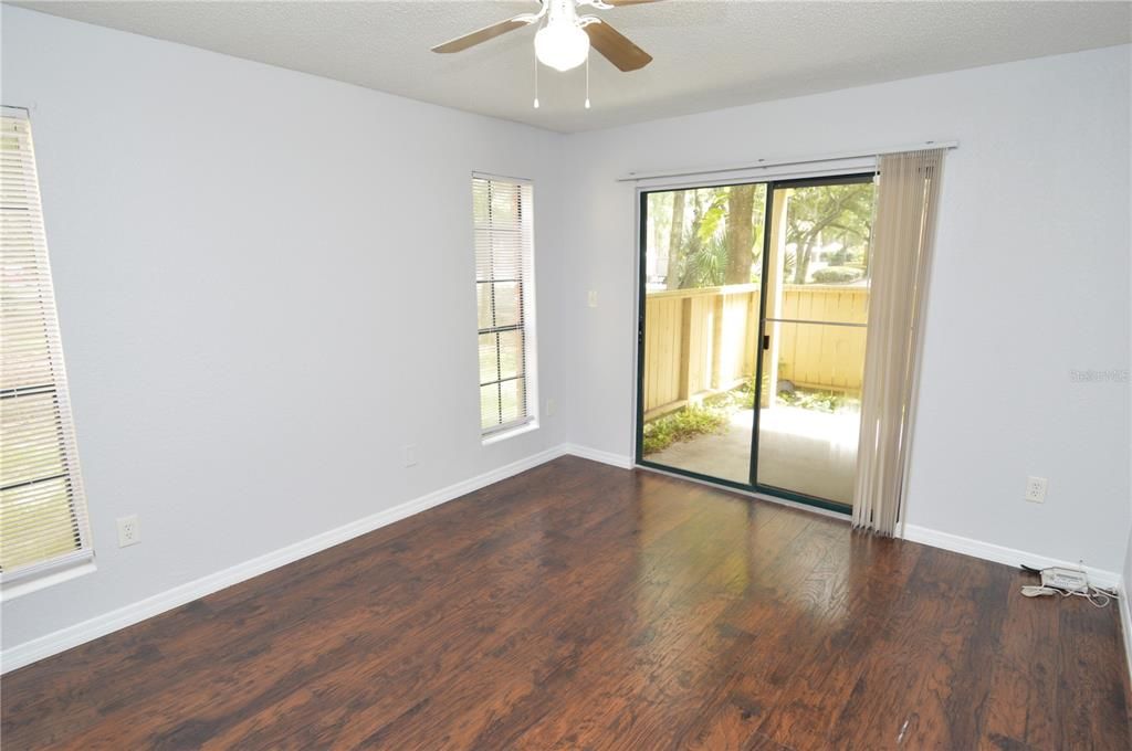 Active With Contract: $1,465 (1 beds, 1 baths, 822 Square Feet)