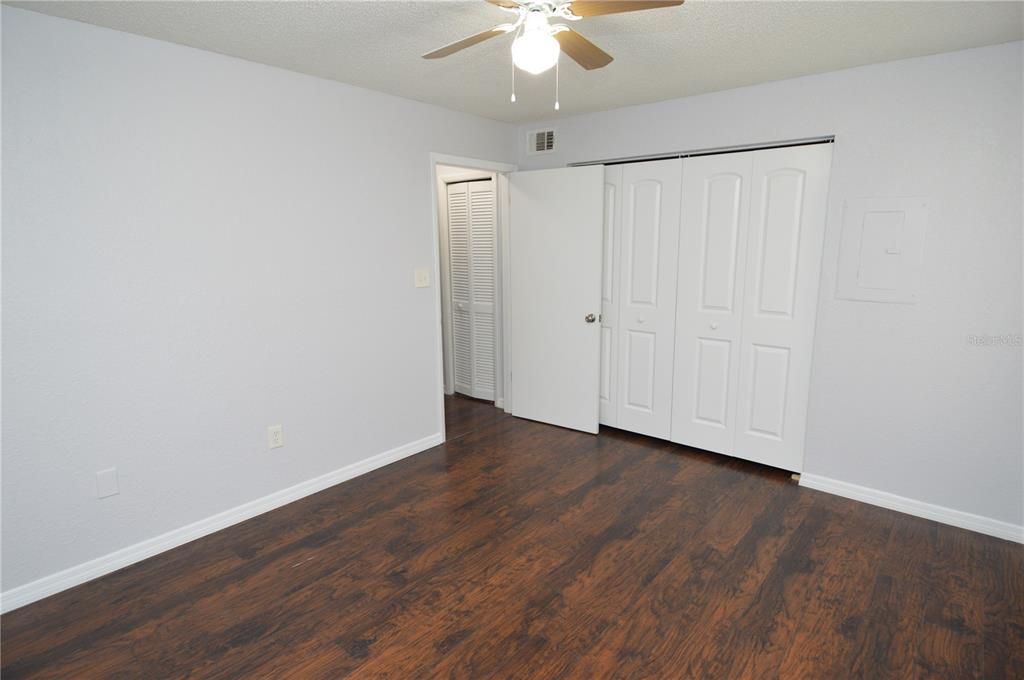 Active With Contract: $1,465 (1 beds, 1 baths, 822 Square Feet)