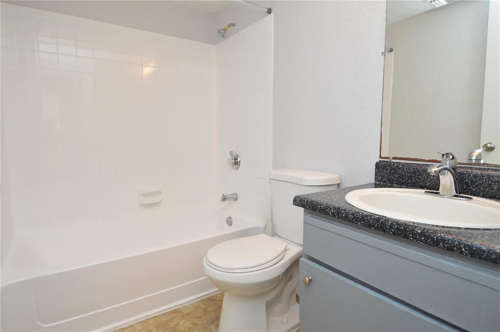 Active With Contract: $1,465 (1 beds, 1 baths, 822 Square Feet)