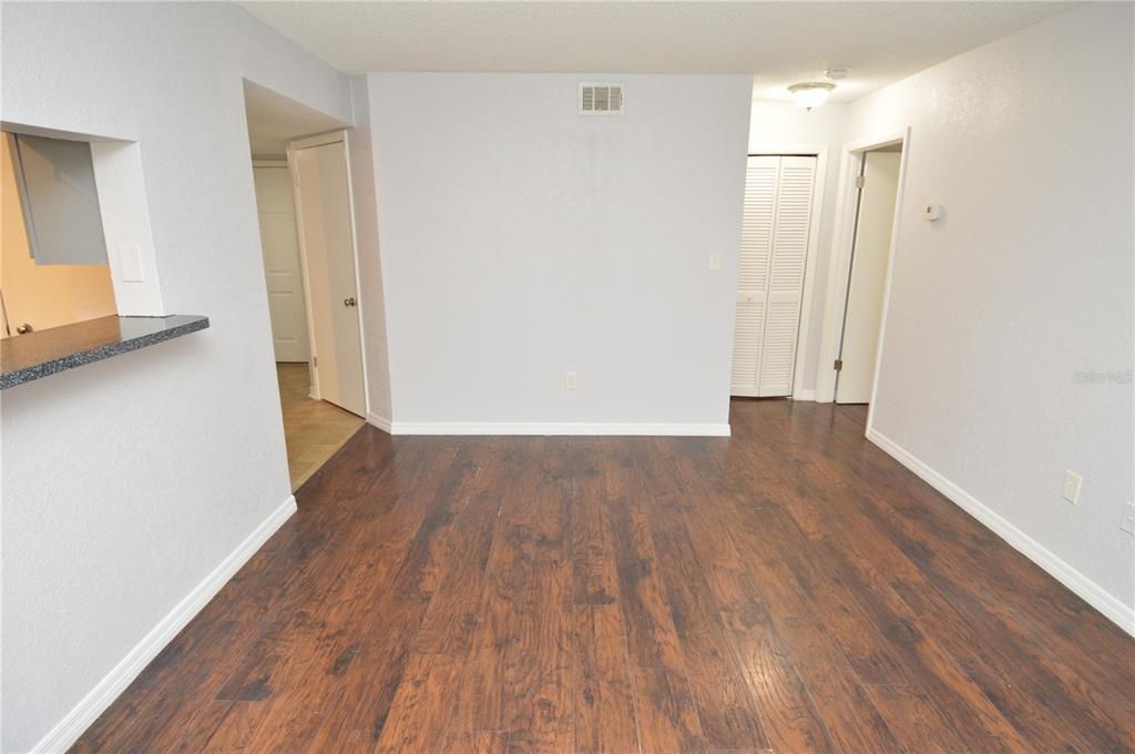 Active With Contract: $1,465 (1 beds, 1 baths, 822 Square Feet)