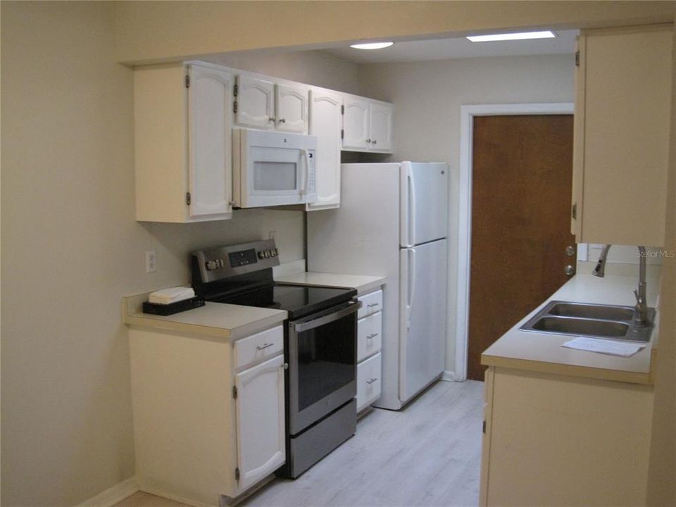 For Rent: $1,800 (2 beds, 2 baths, 957 Square Feet)