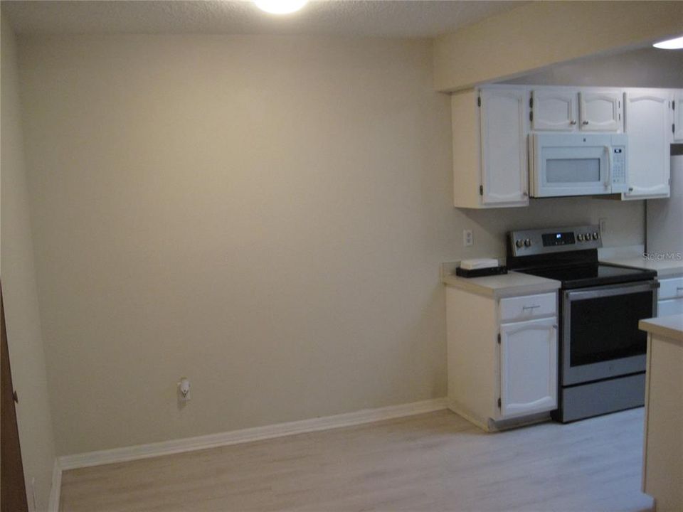 For Rent: $1,800 (2 beds, 2 baths, 957 Square Feet)