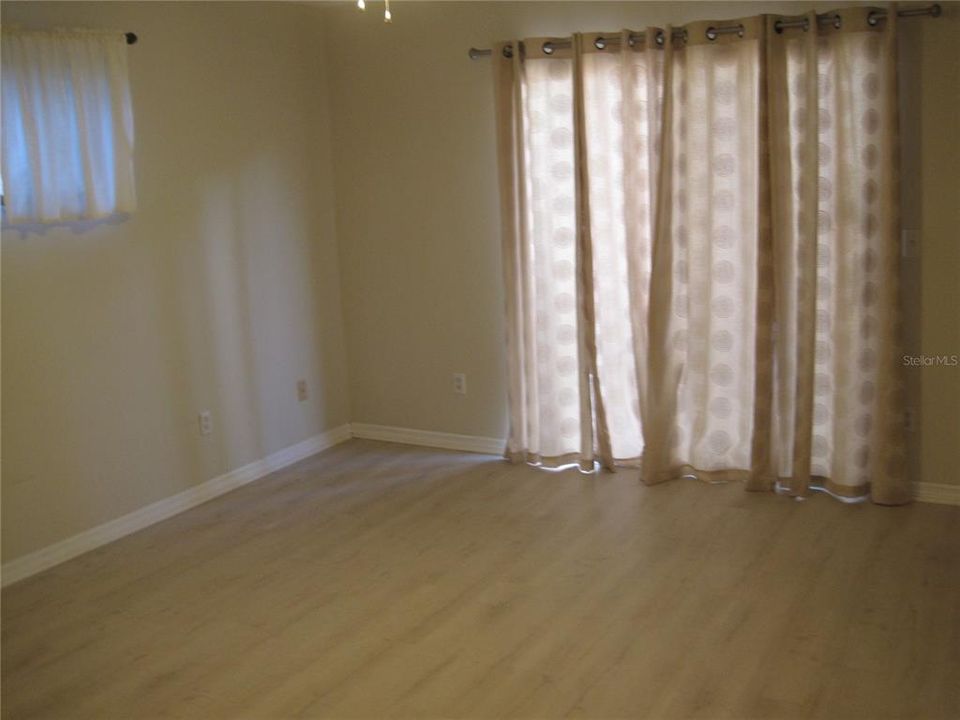 For Rent: $1,800 (2 beds, 2 baths, 957 Square Feet)