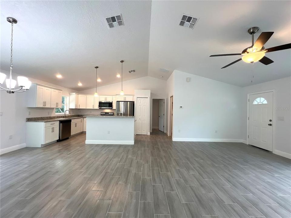 For Sale: $269,900 (3 beds, 2 baths, 1380 Square Feet)