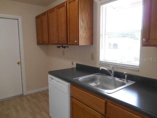 For Rent: $1,325 (3 beds, 1 baths, 780 Square Feet)