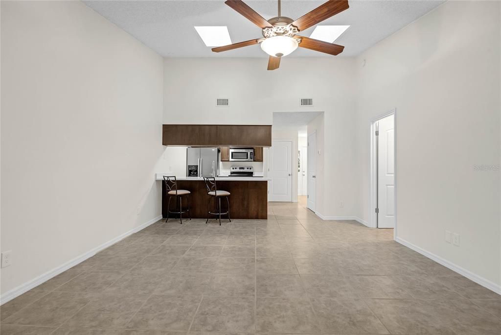 For Rent: $1,995 (2 beds, 2 baths, 1008 Square Feet)