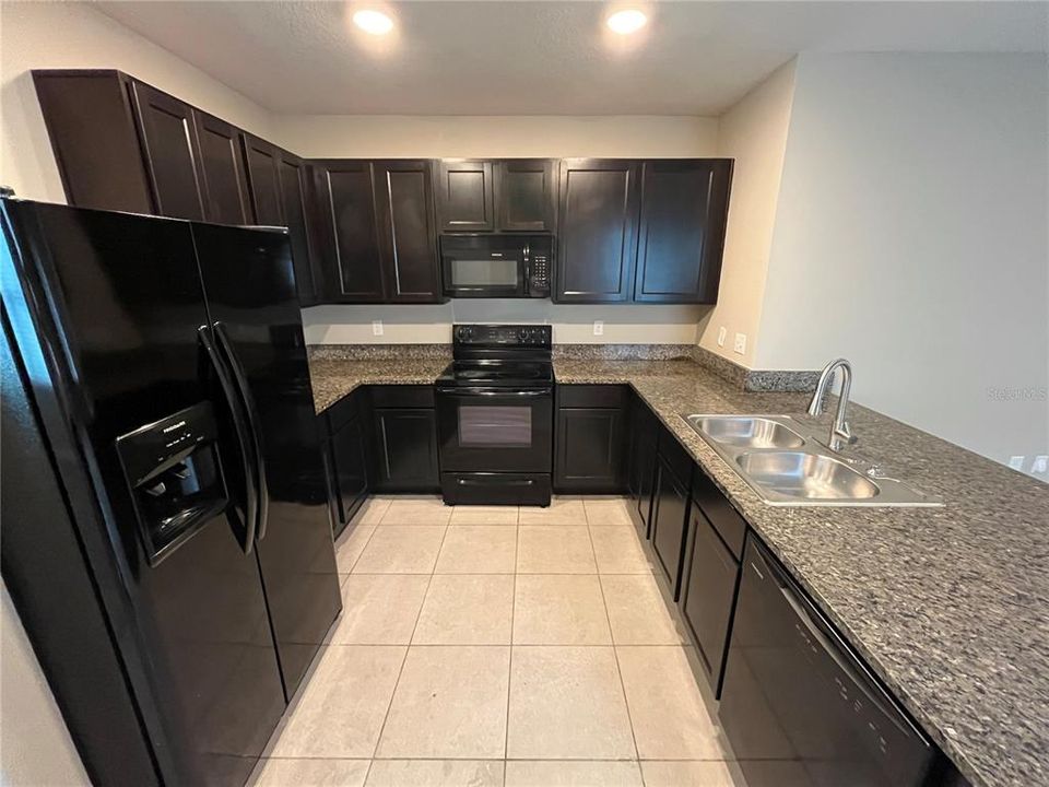 For Rent: $2,100 (3 beds, 2 baths, 1510 Square Feet)