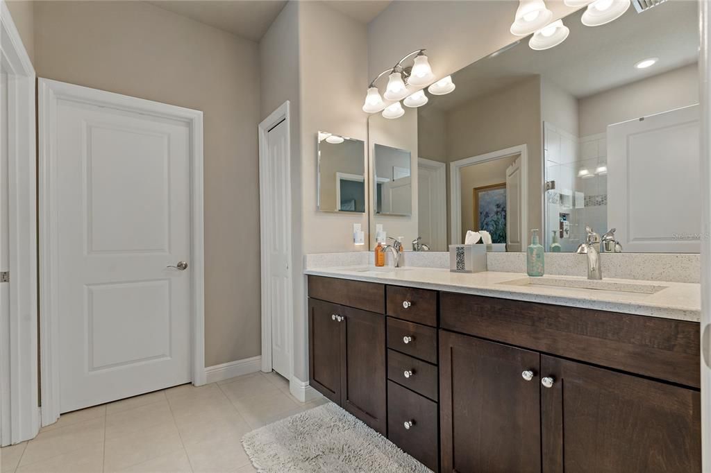 DOUBLE SINK, QUARTZ VANITY IN PRIMARY SUITE