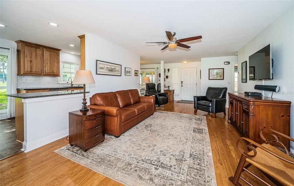 Active With Contract: $409,900 (2 beds, 2 baths, 1190 Square Feet)