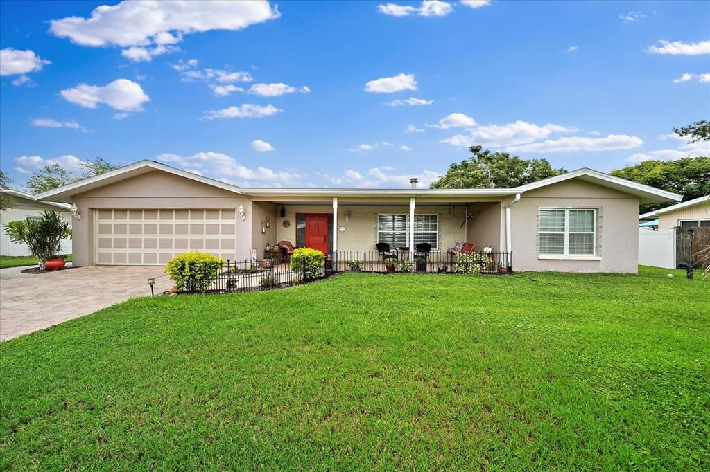 For Sale: $699,900 (3 beds, 2 baths, 2189 Square Feet)