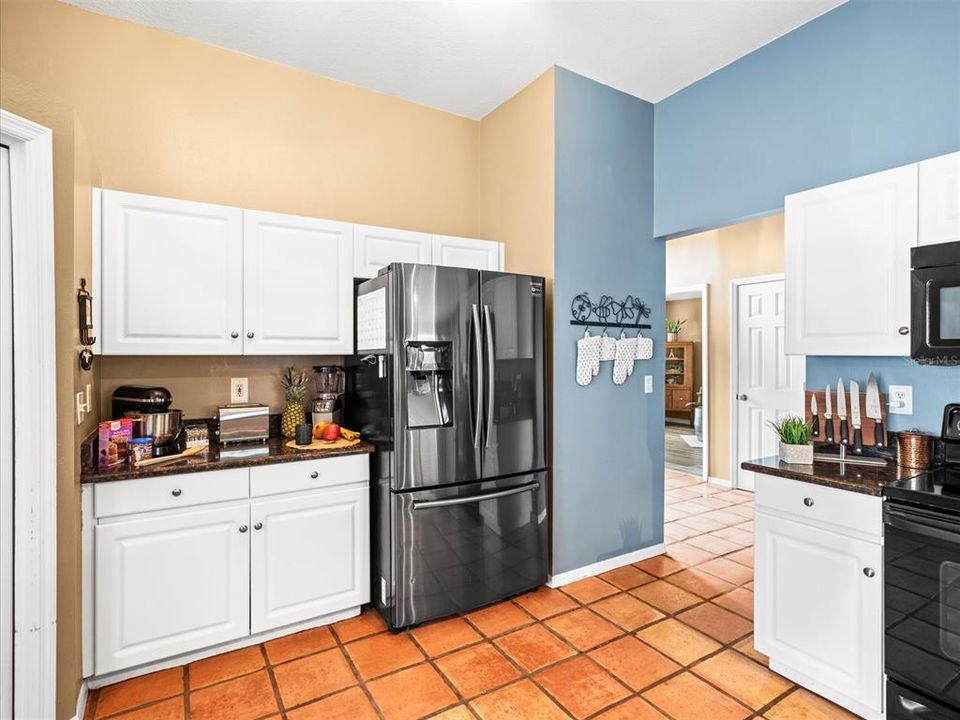 Active With Contract: $405,000 (3 beds, 2 baths, 1728 Square Feet)