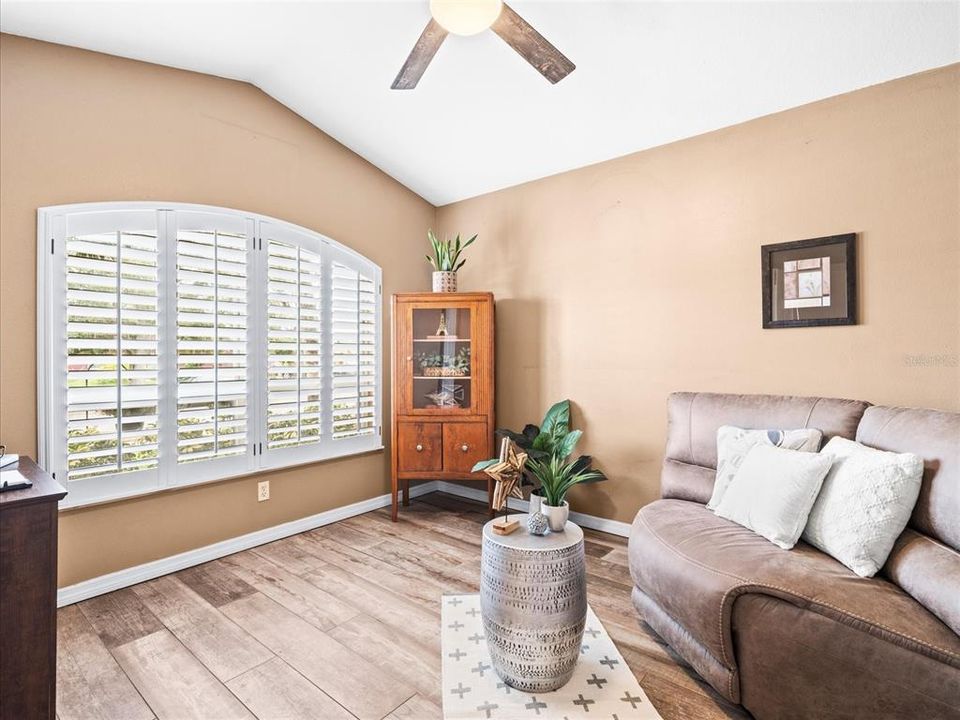 For Sale: $405,000 (3 beds, 2 baths, 1728 Square Feet)