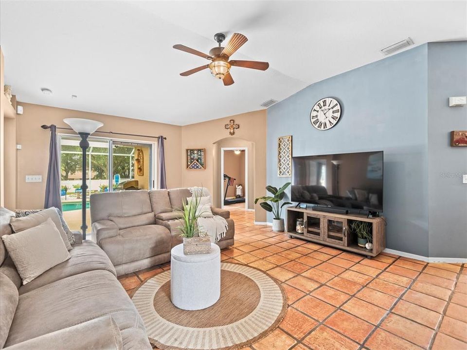 For Sale: $405,000 (3 beds, 2 baths, 1728 Square Feet)