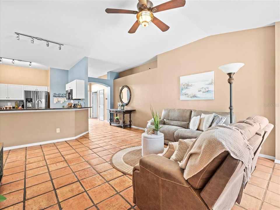 Active With Contract: $405,000 (3 beds, 2 baths, 1728 Square Feet)