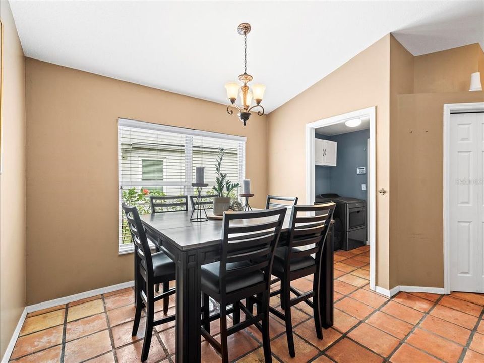 Active With Contract: $405,000 (3 beds, 2 baths, 1728 Square Feet)