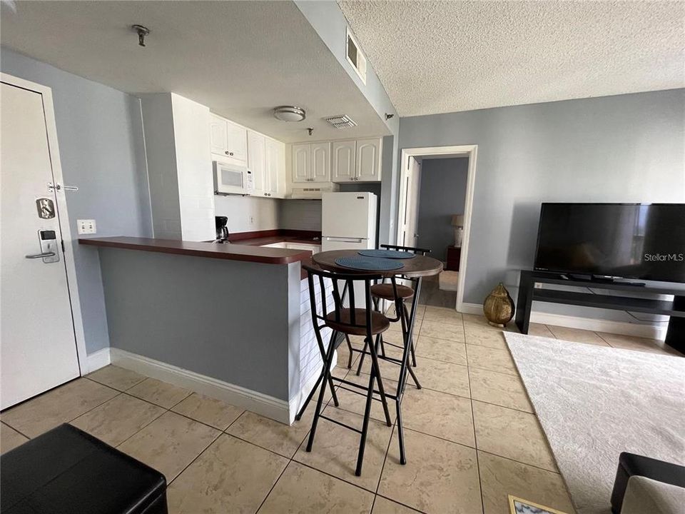 For Sale: $265,000 (2 beds, 2 baths, 578 Square Feet)