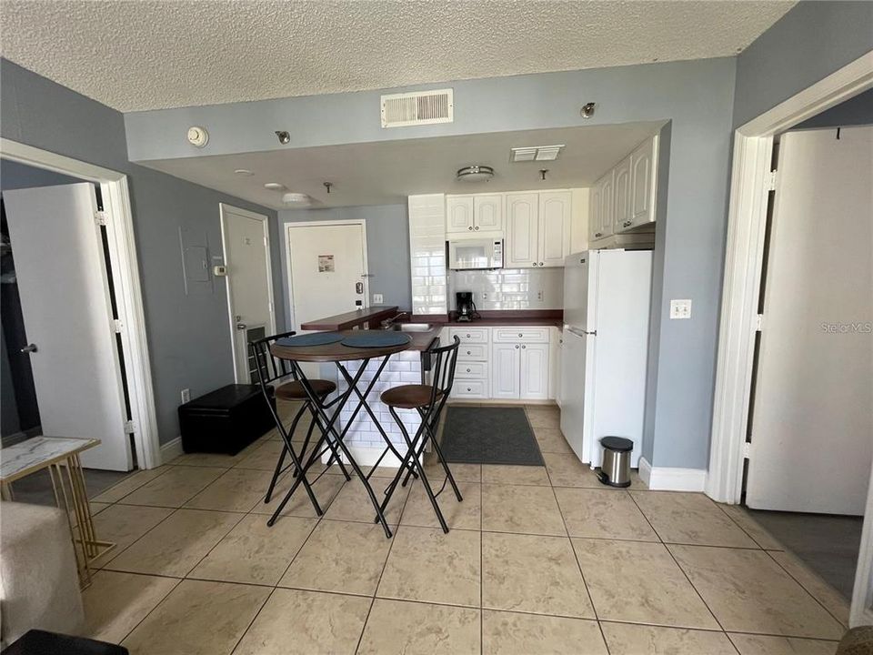 For Sale: $265,000 (2 beds, 2 baths, 578 Square Feet)