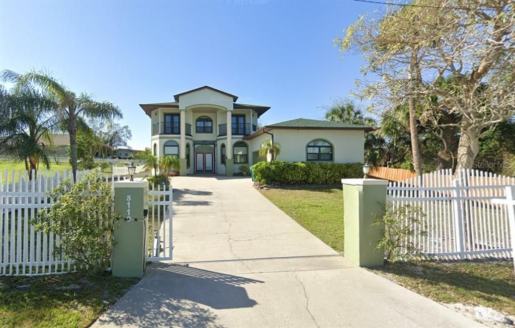 Recently Sold: $930,000 (4 beds, 3 baths, 3080 Square Feet)