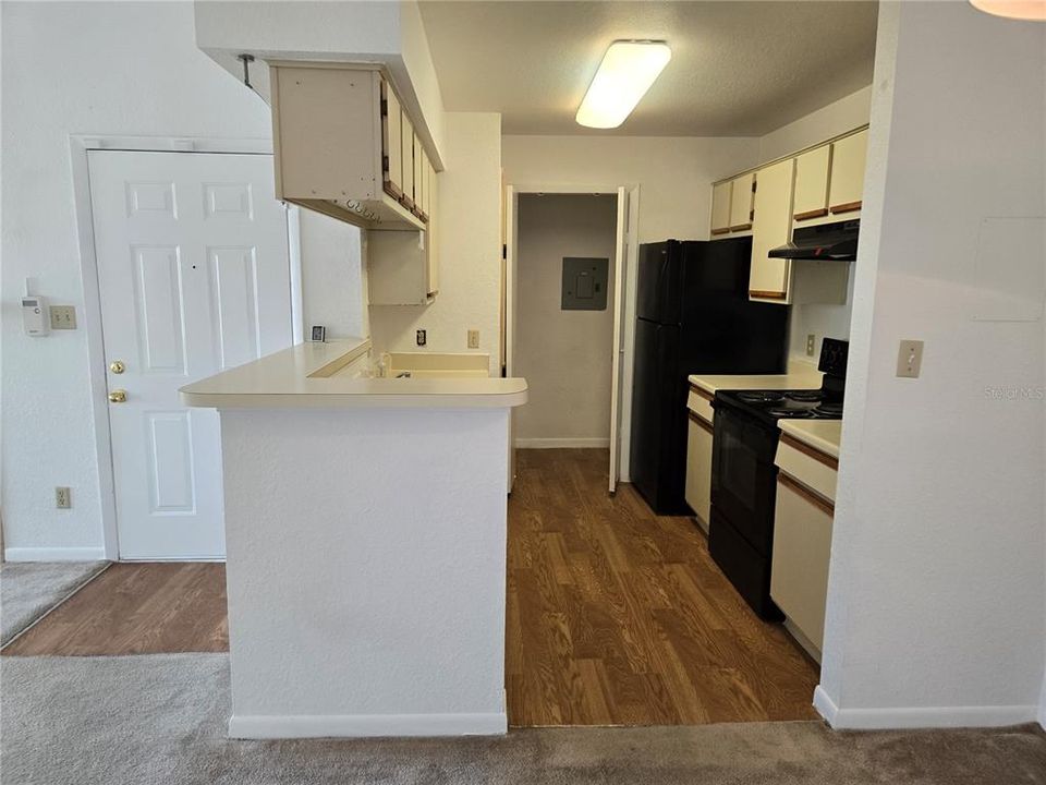 For Sale: $134,900 (1 beds, 1 baths, 660 Square Feet)