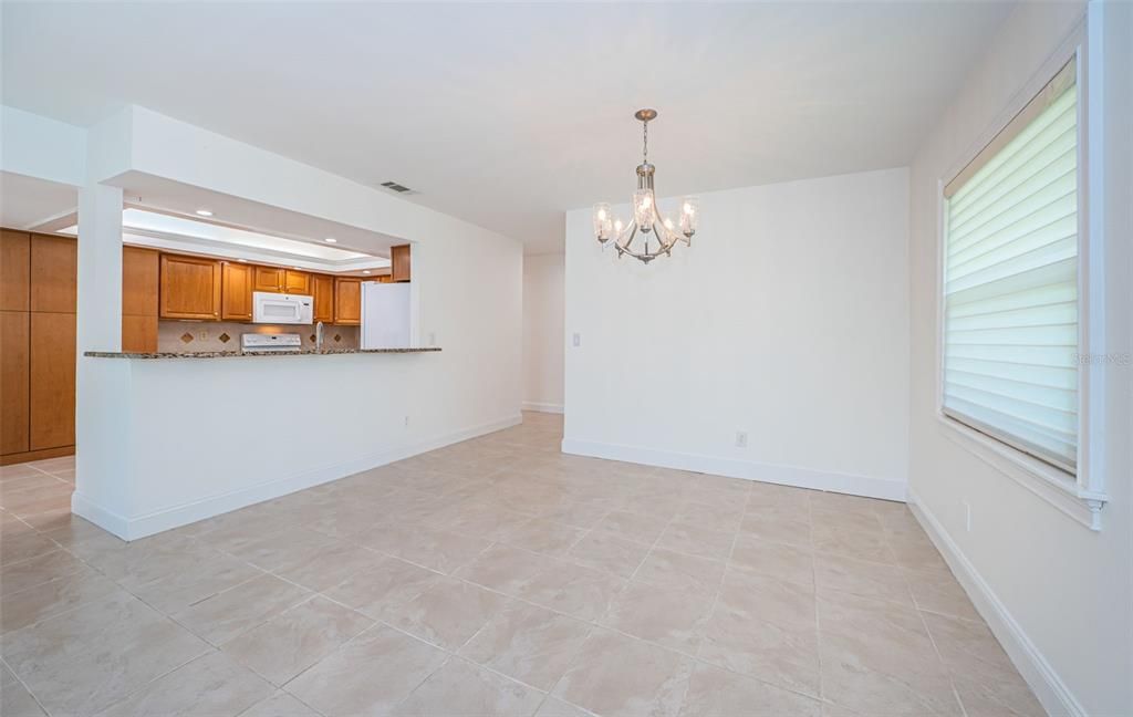 For Sale: $328,900 (2 beds, 2 baths, 1295 Square Feet)