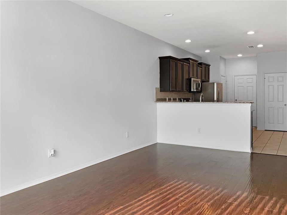 For Sale: $275,000 (2 beds, 2 baths, 1496 Square Feet)