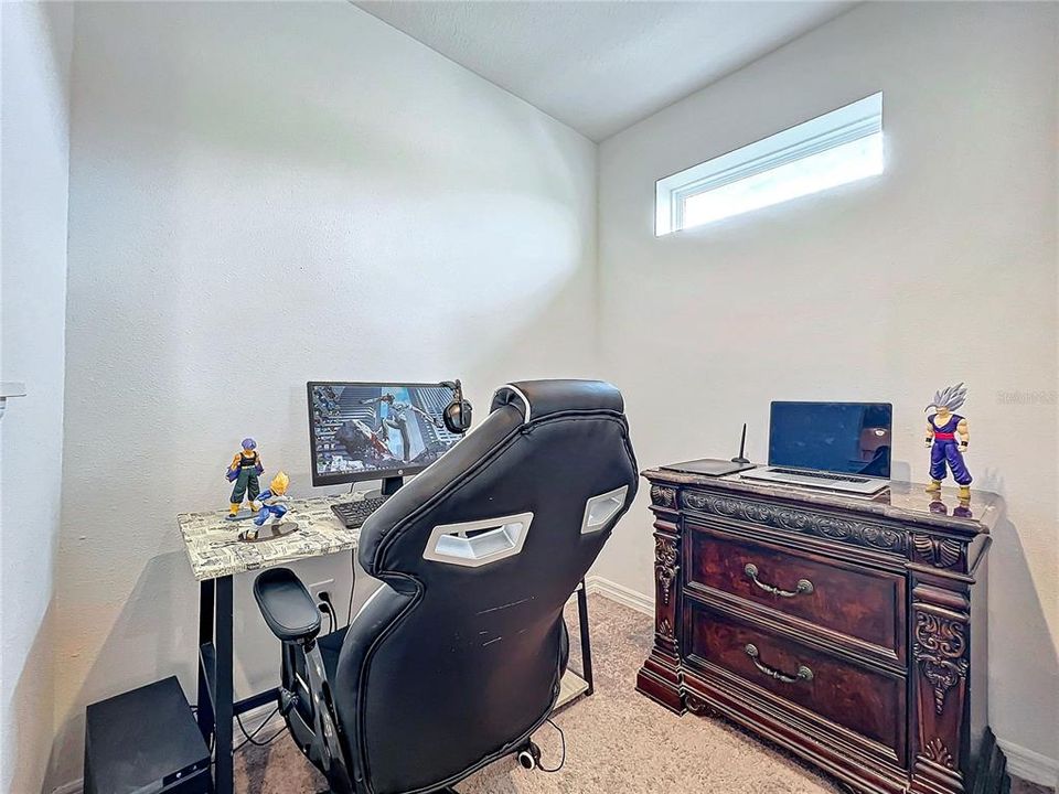 Office nook on 2nd floor next to loft.