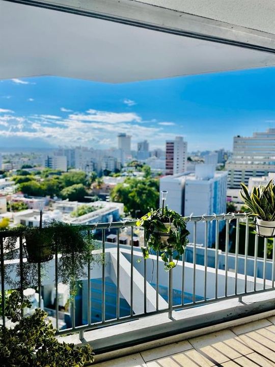 En Venta: $895,000 (4 camas, 2 baños, 2014 Pies cuadrados)