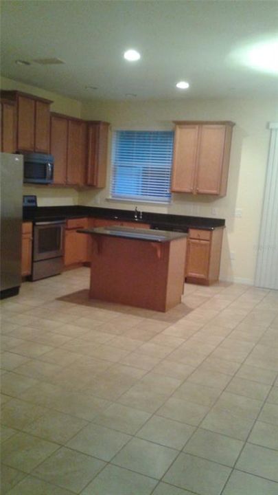 For Rent: $2,100 (3 beds, 2 baths, 1589 Square Feet)