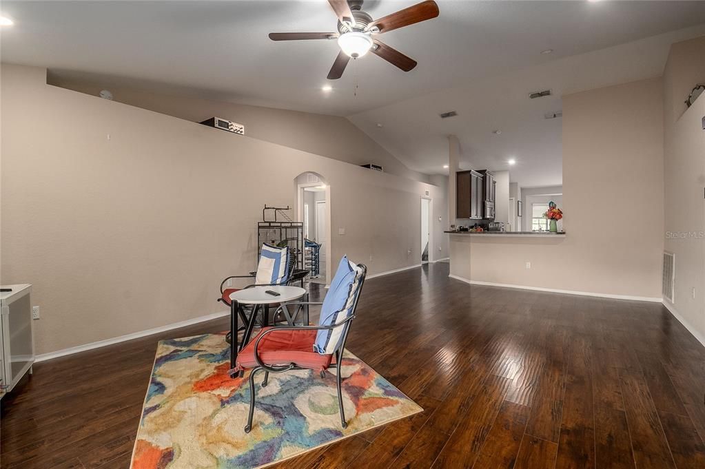 For Sale: $380,000 (4 beds, 2 baths, 1722 Square Feet)