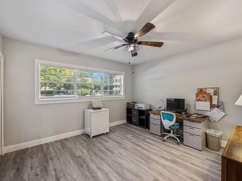 Active With Contract: $300,000 (2 beds, 2 baths, 1400 Square Feet)