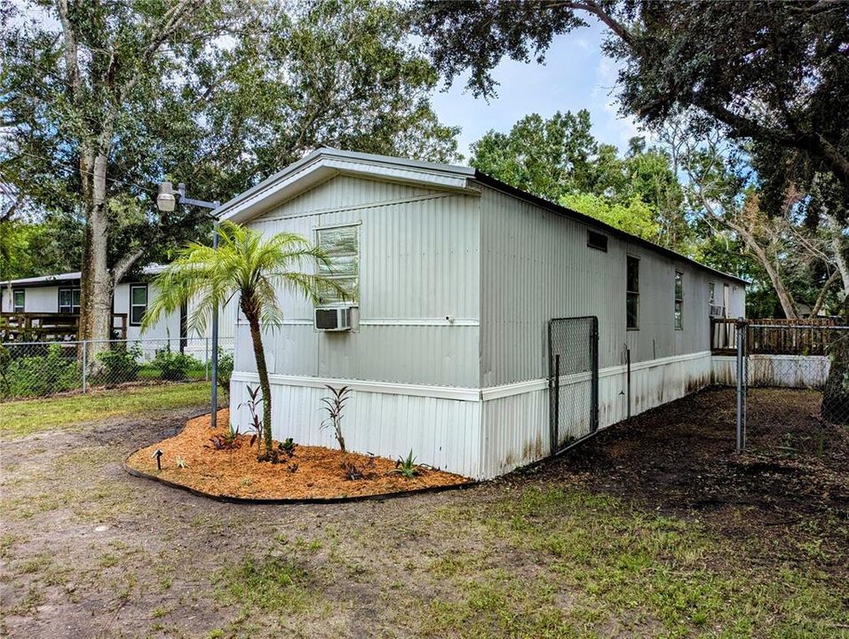 Active With Contract: $149,000 (3 beds, 2 baths, 924 Square Feet)