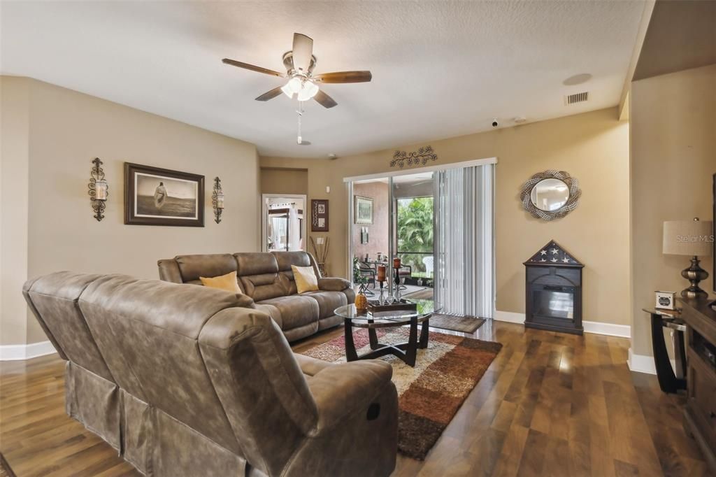 Active With Contract: $460,000 (4 beds, 3 baths, 2674 Square Feet)