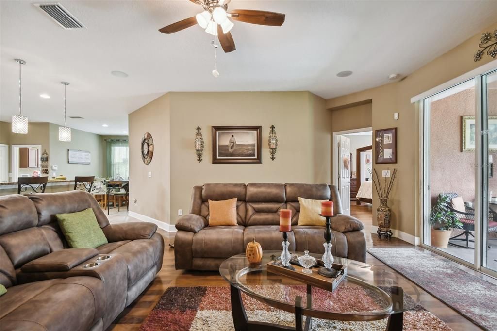 Active With Contract: $460,000 (4 beds, 3 baths, 2674 Square Feet)