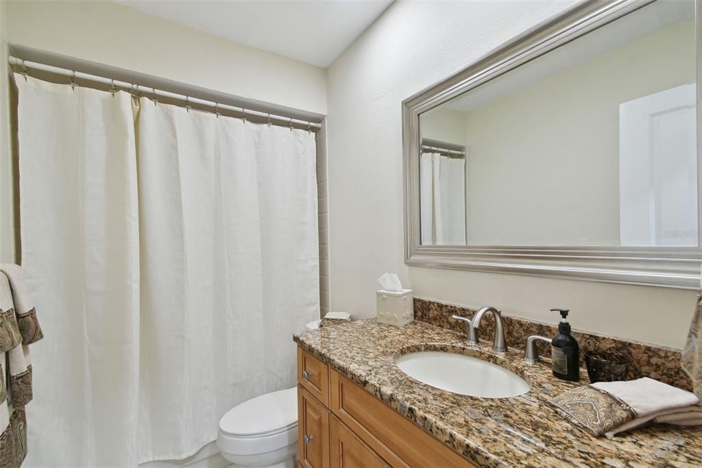 For Sale: $306,000 (2 beds, 2 baths, 975 Square Feet)