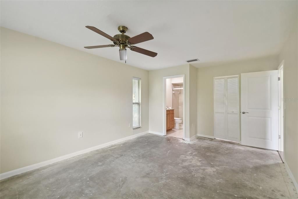 For Sale: $306,000 (2 beds, 2 baths, 975 Square Feet)