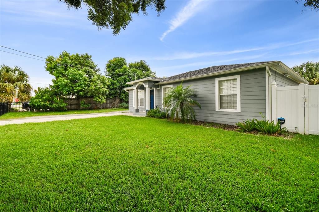 For Sale: $649,999 (3 beds, 2 baths, 1200 Square Feet)