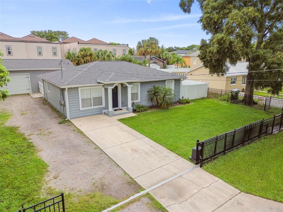 For Sale: $649,999 (3 beds, 2 baths, 1200 Square Feet)