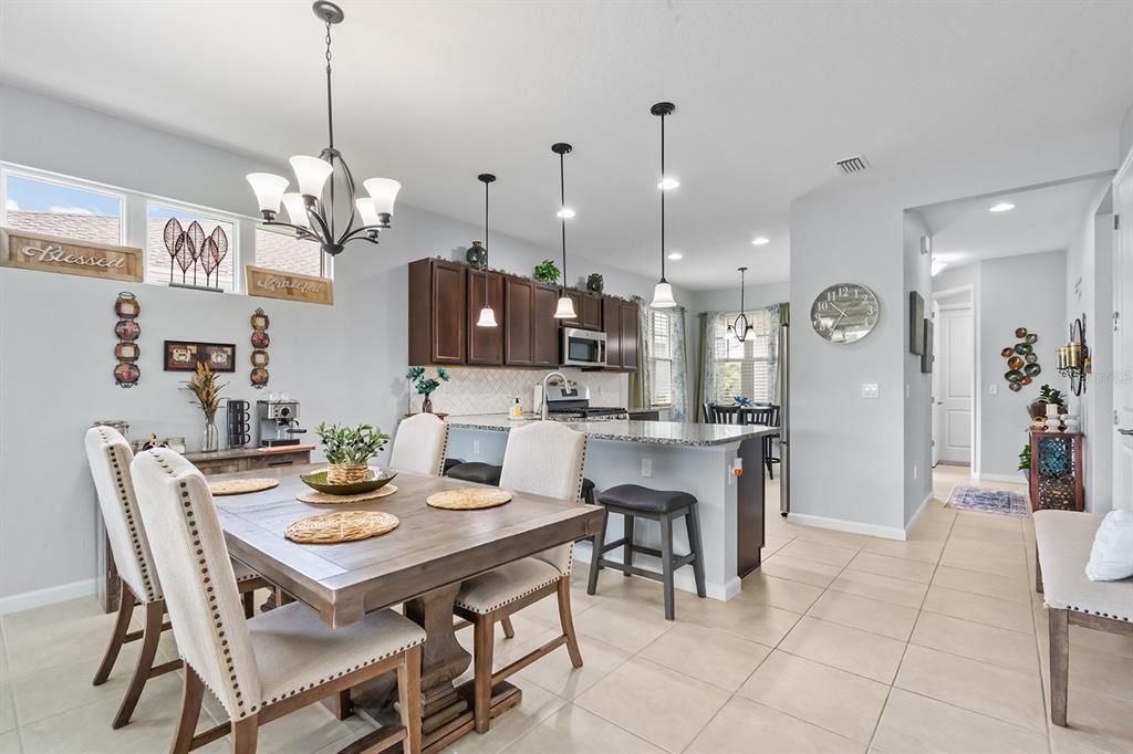 For Sale: $374,900 (3 beds, 2 baths, 1689 Square Feet)