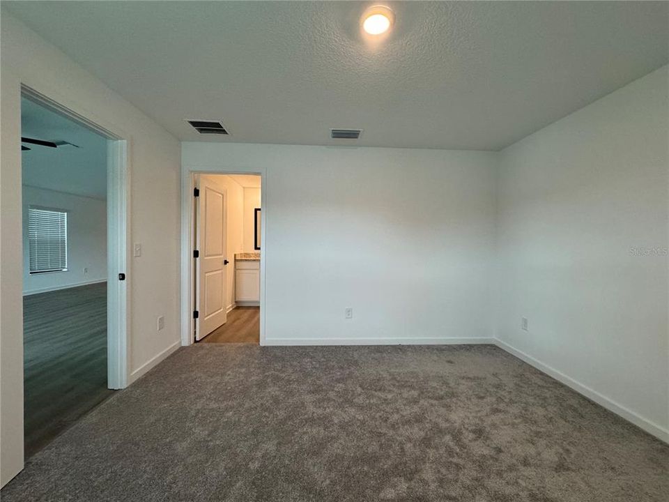 For Rent: $2,350 (3 beds, 2 baths, 1498 Square Feet)