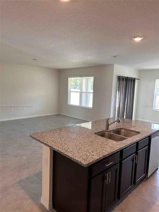 For Rent: $2,300 (3 beds, 2 baths, 1669 Square Feet)