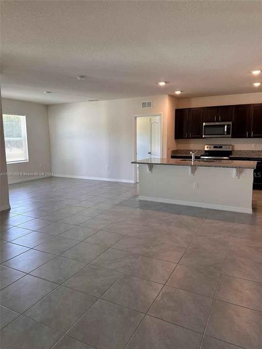 For Rent: $2,300 (3 beds, 2 baths, 1669 Square Feet)