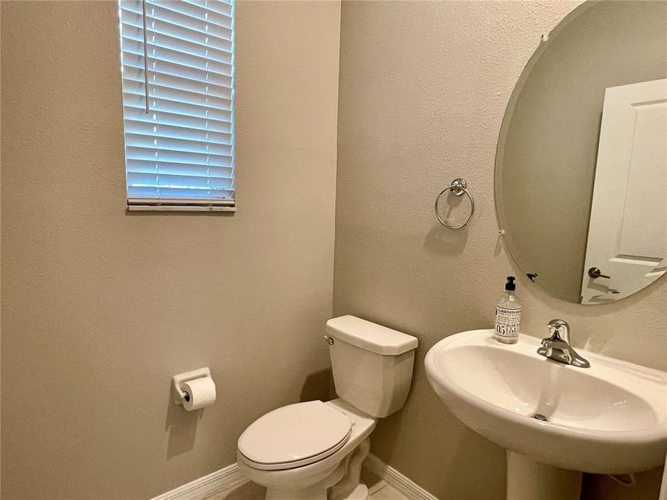 For Rent: $2,450 (3 beds, 2 baths, 1861 Square Feet)