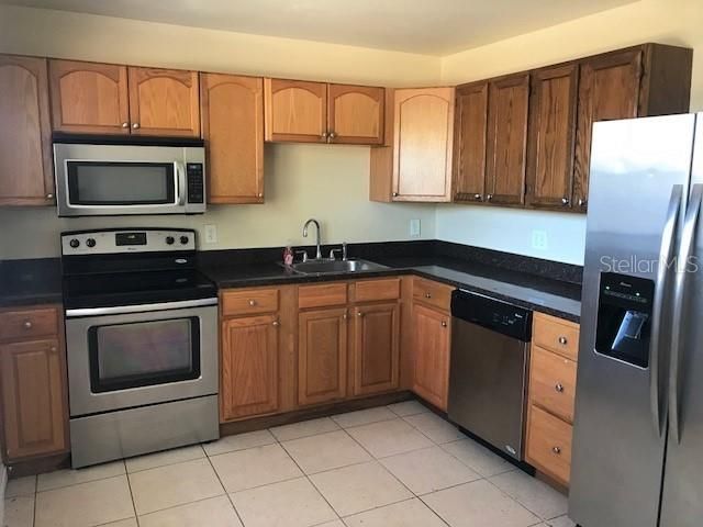 For Rent: $1,750 (3 beds, 1 baths, 1200 Square Feet)