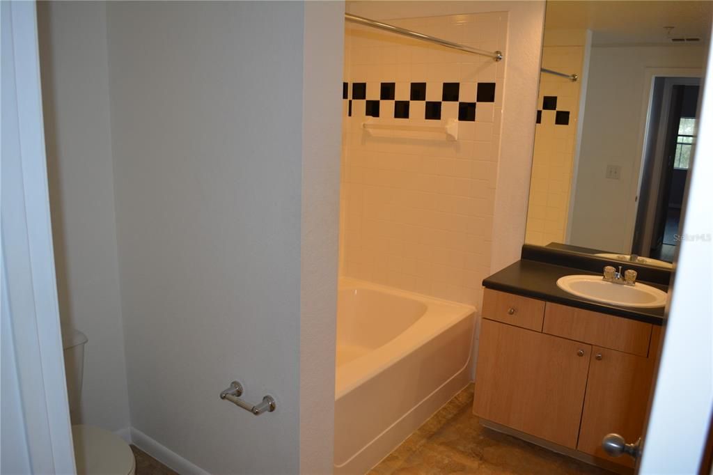 For Rent: $2,250 (2 beds, 2 baths, 1231 Square Feet)