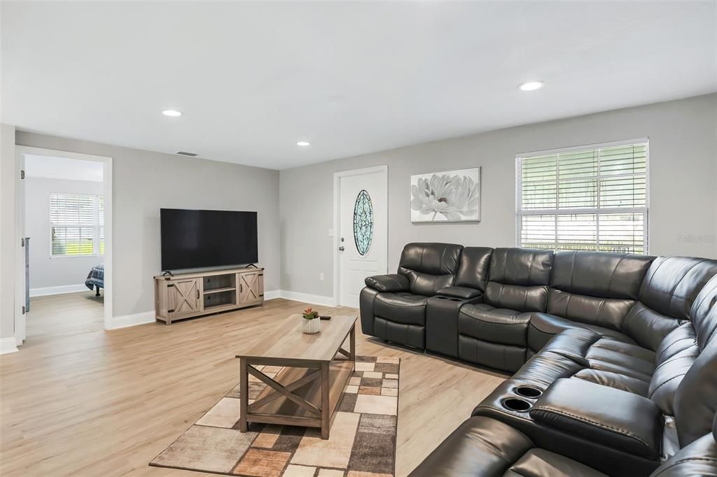 For Sale: $314,990 (3 beds, 2 baths, 1200 Square Feet)