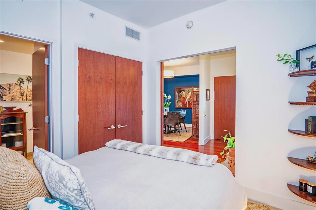 Active With Contract: $564,000 (2 beds, 2 baths, 1237 Square Feet)