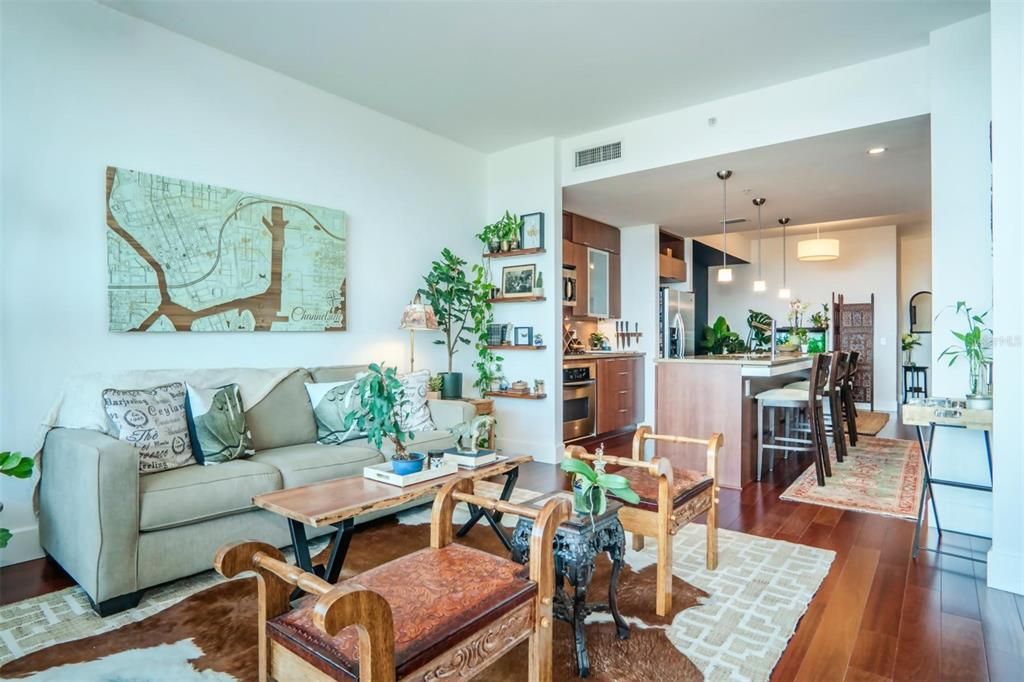 Active With Contract: $564,000 (2 beds, 2 baths, 1237 Square Feet)