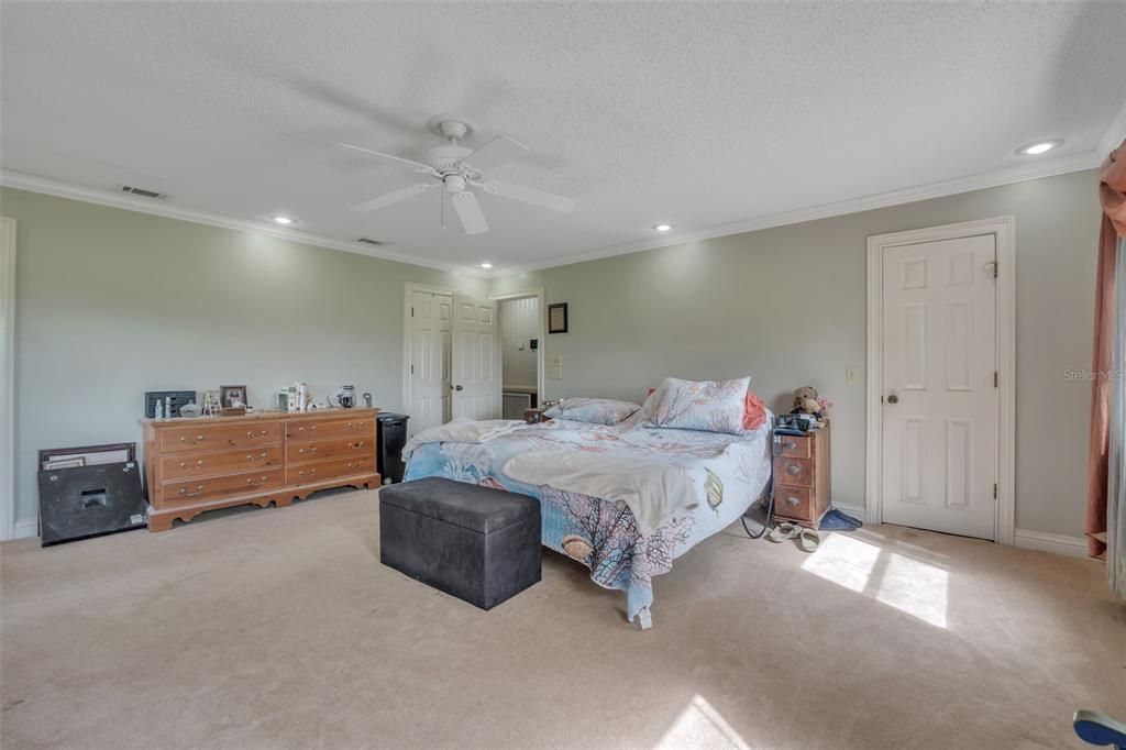 For Sale: $443,500 (3 beds, 2 baths, 1784 Square Feet)